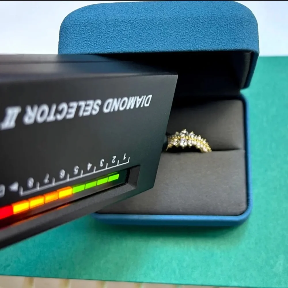 Brilliant Cut Diamond Wedding band in approximately 0.85 tcw. In 14 kt gold plat - Picture 3 of 13